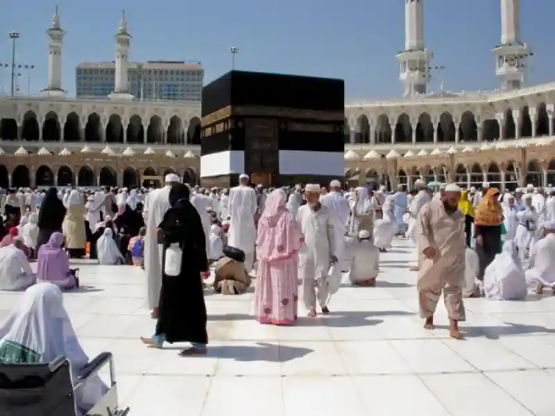 Can I perform Umrah during Ramadan with a regular tourist visa?