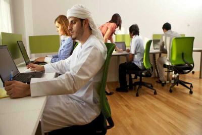 Can dependents work in Saudi Arabia?